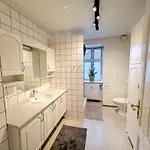 Spacious And Modern House Close To Center Appartement *