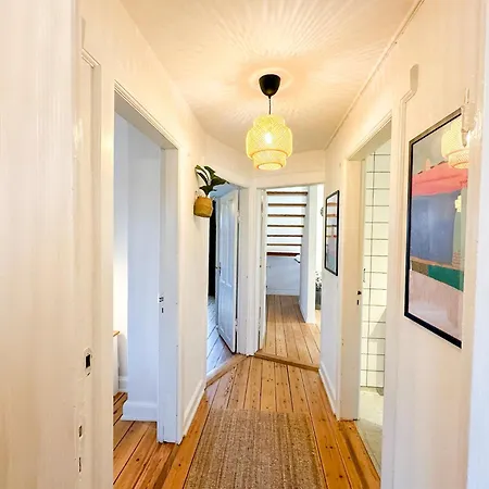 Spacious And Modern House Close To Center 公寓