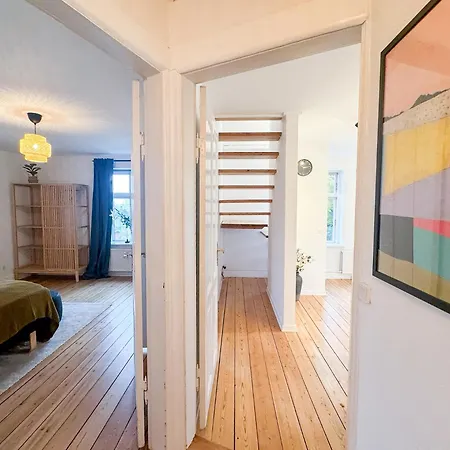 Spacious And Modern House Close To Center 公寓 *